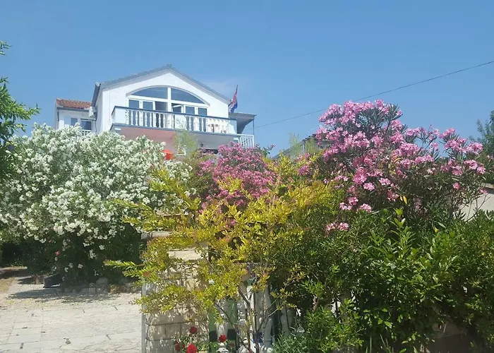 Oleander Apartment In Pakostane